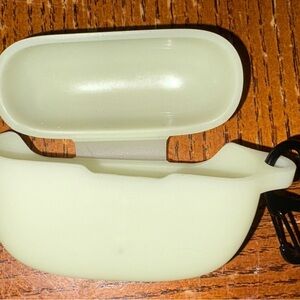 Cream AirPods Case with Clip